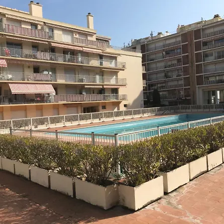 Studio Climatise Avec Piscine En Bord De Mer *
